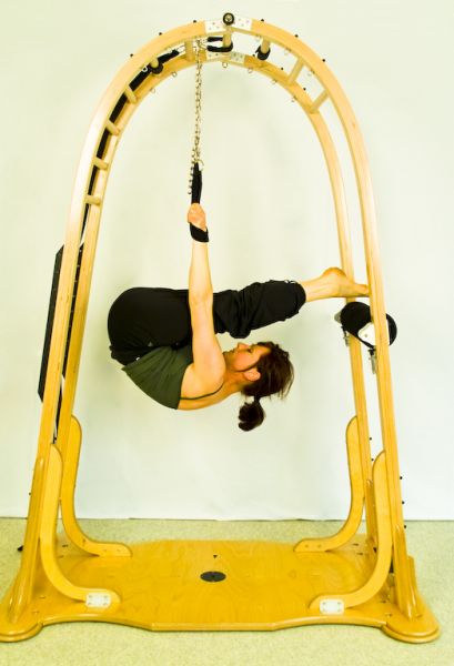 Archway Hanging Curl leg to body Archway Hanging Curl leg to body